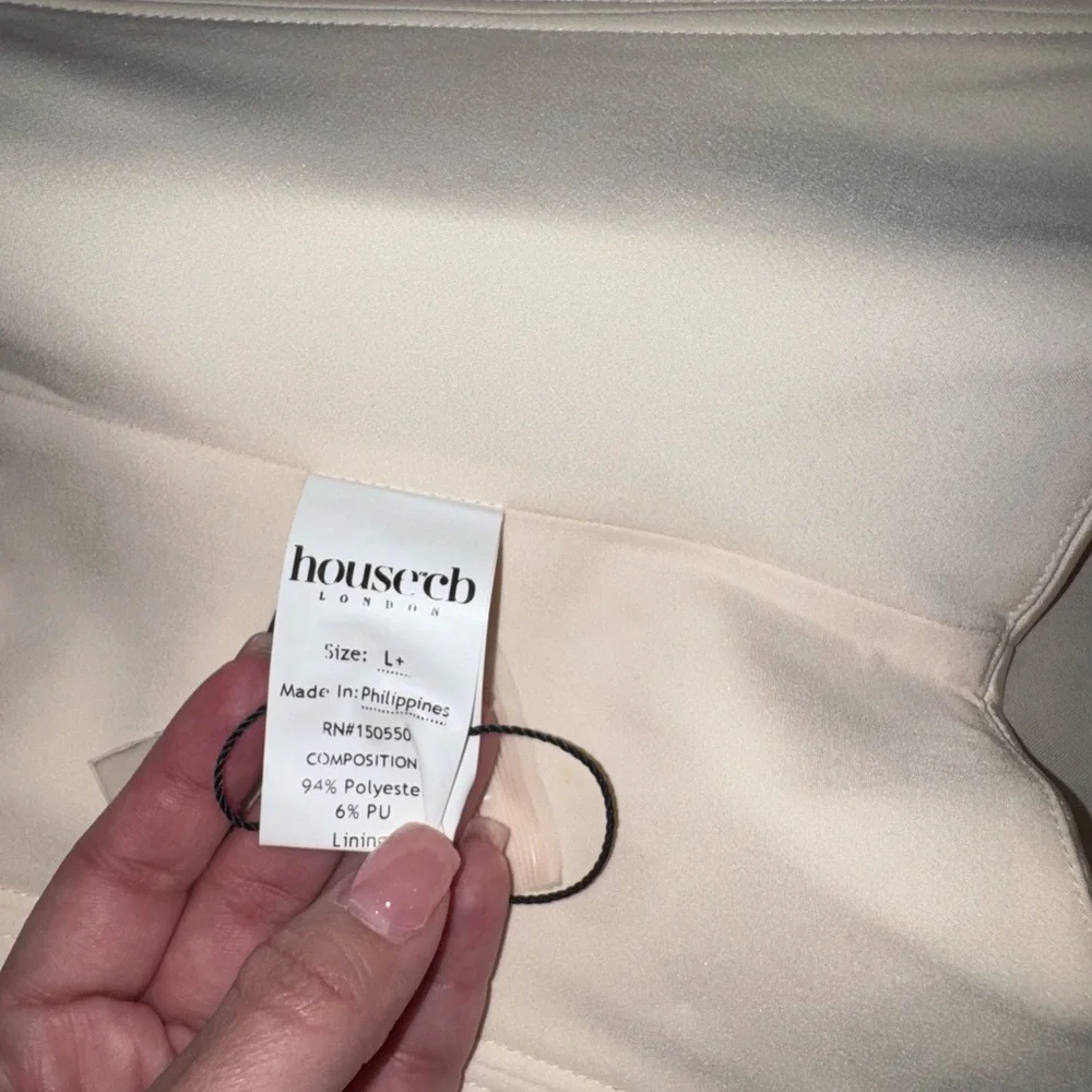House of CB “Aubrie” corset top ( 2 piece)
Will ship with box - Picture 6 of 11